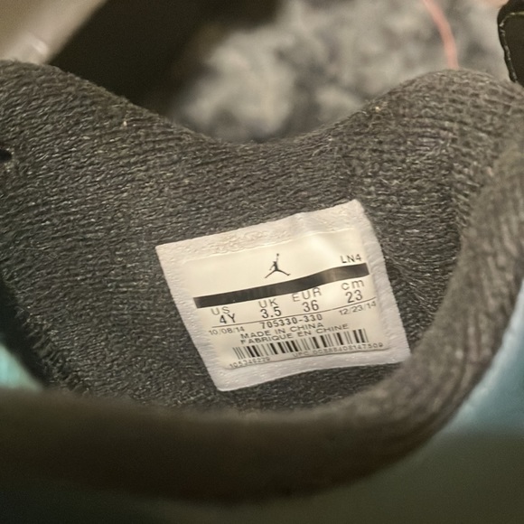 Air Jordan 4s no creases only wore a couple times size 4!! Make a offer!!! - Picture 8 of 11